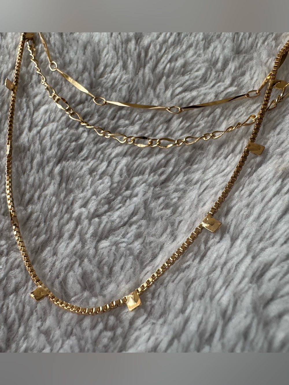 Lot of 2 Universal Thread Layered Gold Toned Necklaces - Picture 6 of 7
